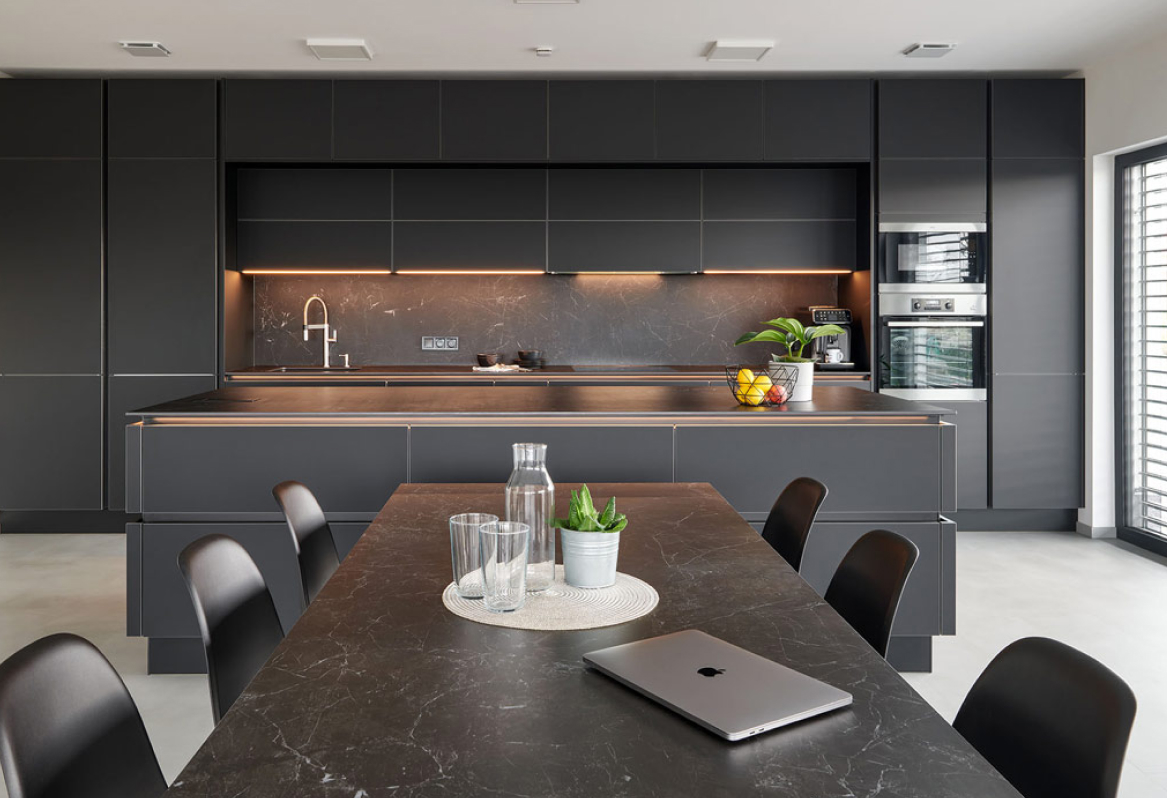 Prostorná, moderní kuchyně