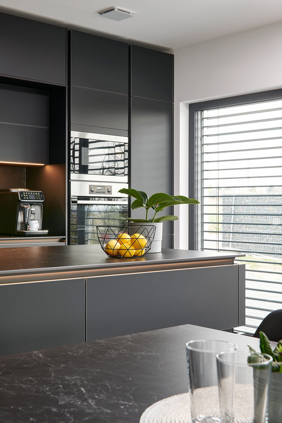 Prostorná, moderní kuchyně